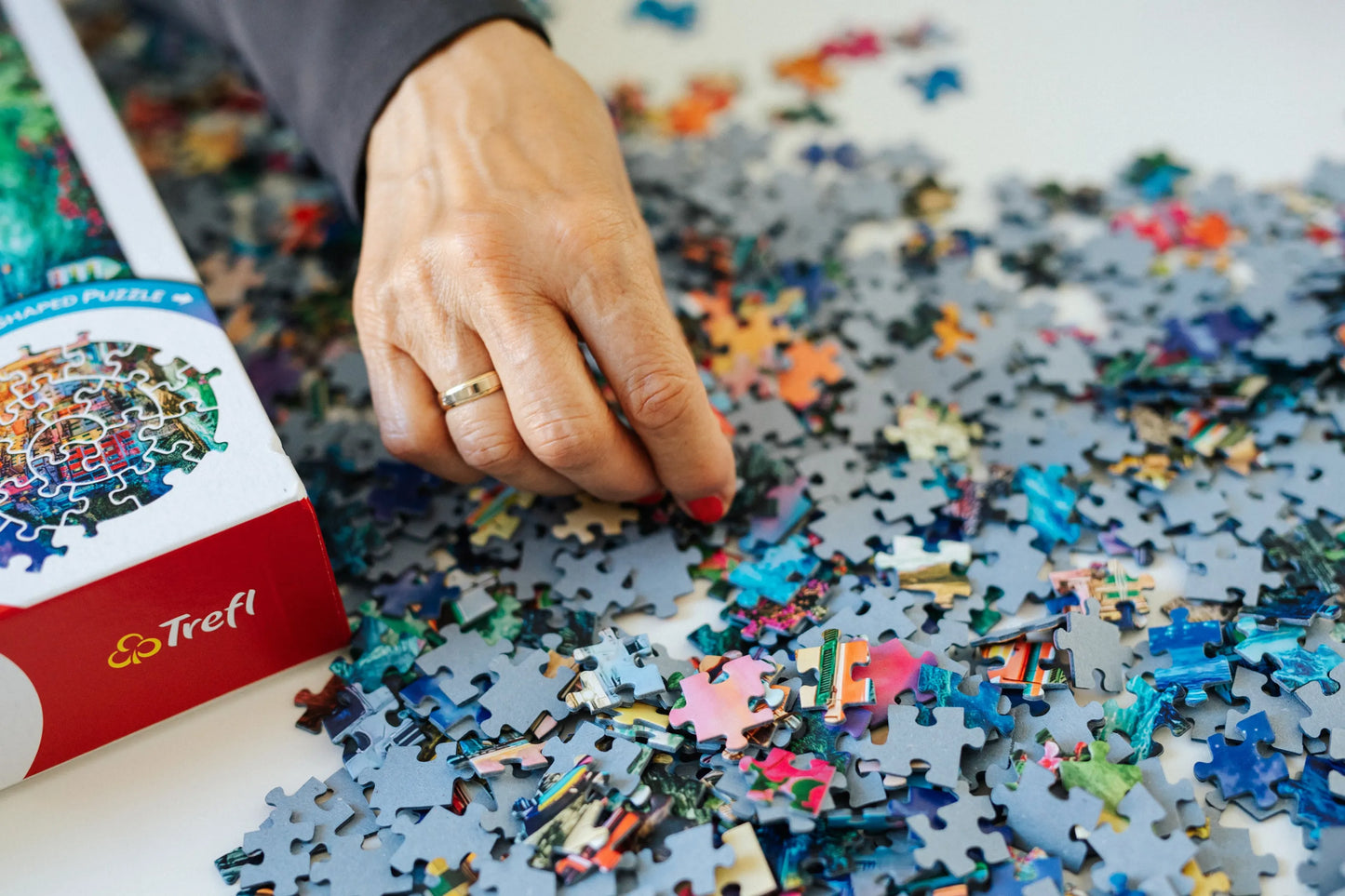 Jigsaw Puzzles - "2000" - A New Land and Water Map of the Entire Earth, 1630 / Bridgeman